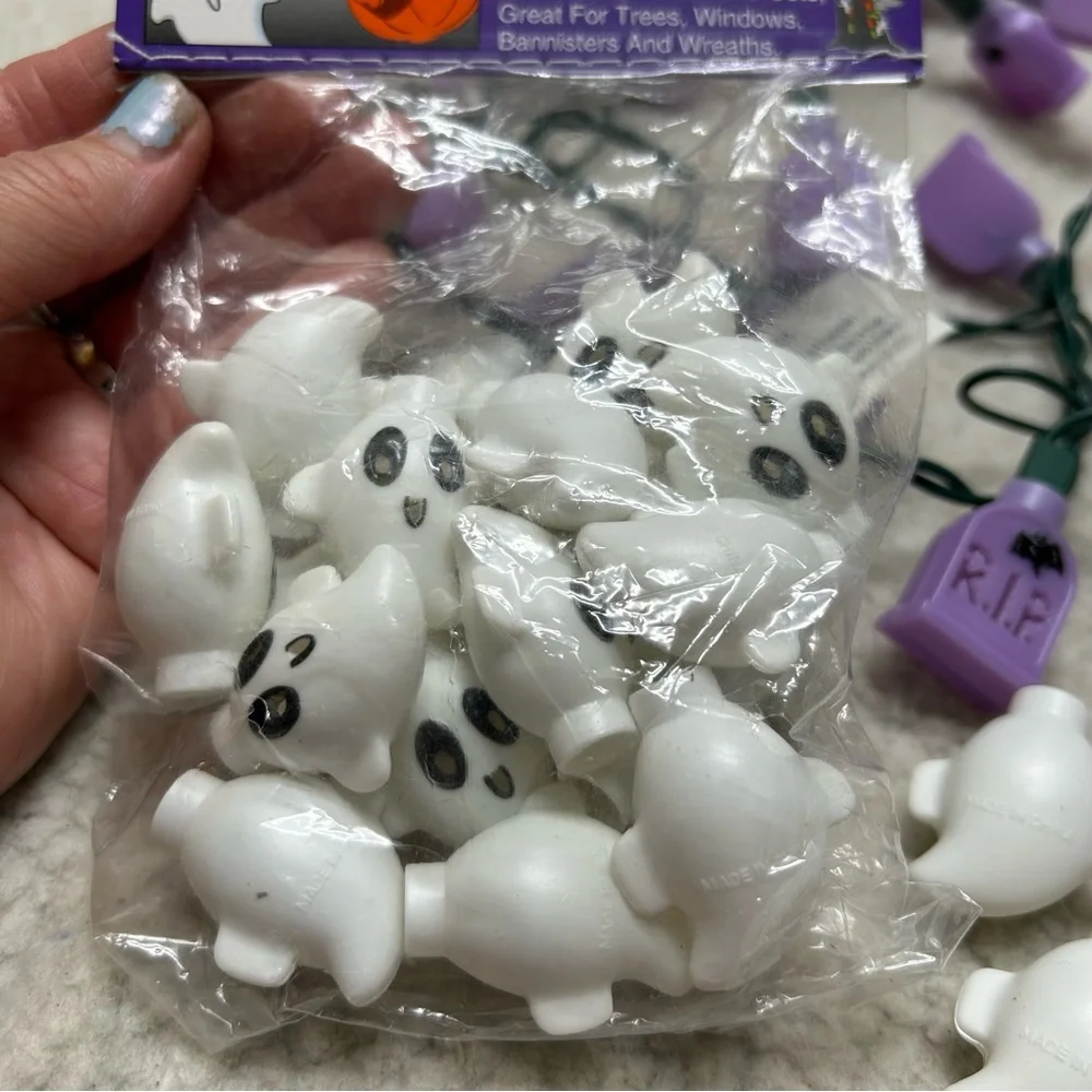Vintage 2002 Halloween mini light covers 20 ghost & 20 tombs 1 string lite 5ft